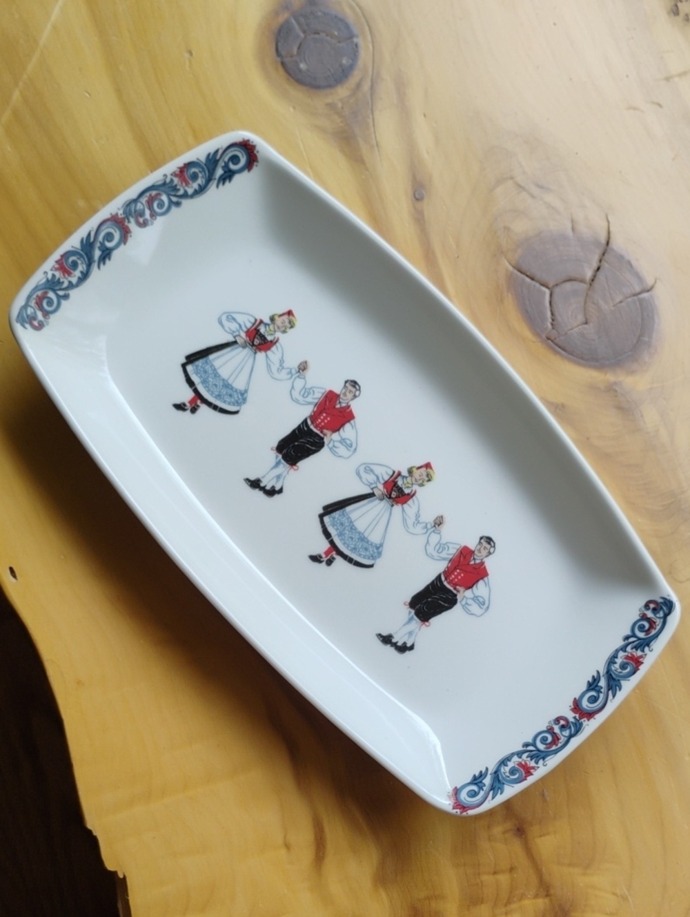 Vintage Hardanger Dancers  FIGGJO FLINT TRAY